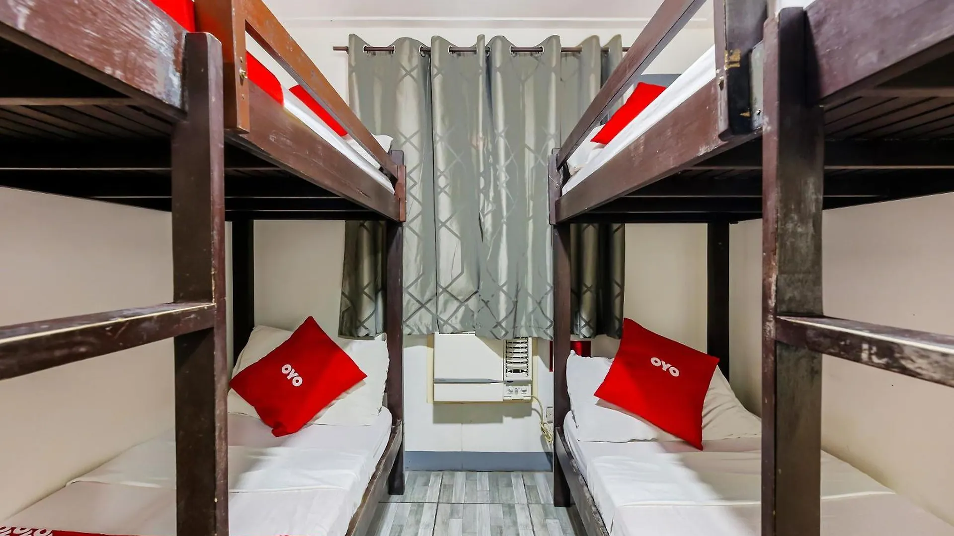 Metro Deluxe Residences Pasay 3*,  Philippines