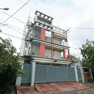Hotel Reddoorz Plus Bienvenido Boarding House Weekly